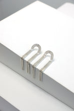 Load image into Gallery viewer, Martine Viergever - Earring - Arcade short - silver
